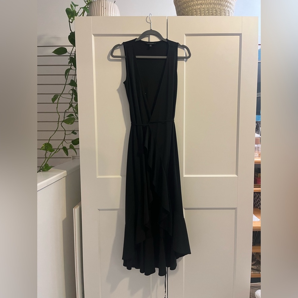 Banana Republic Ruffled sleeveless Dress